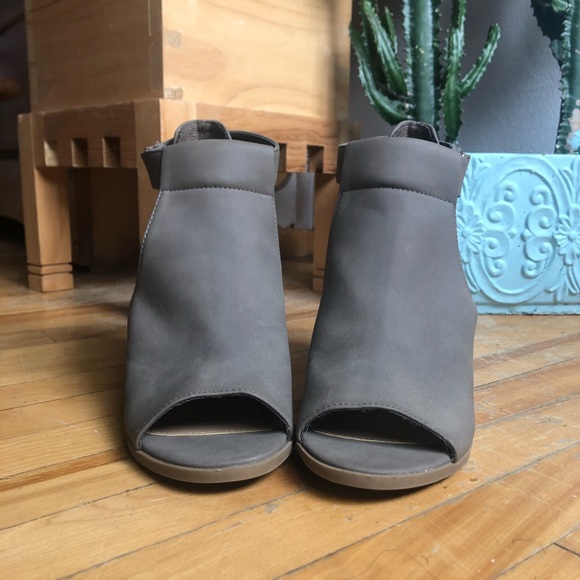 block heels! - Picture 2 of 5